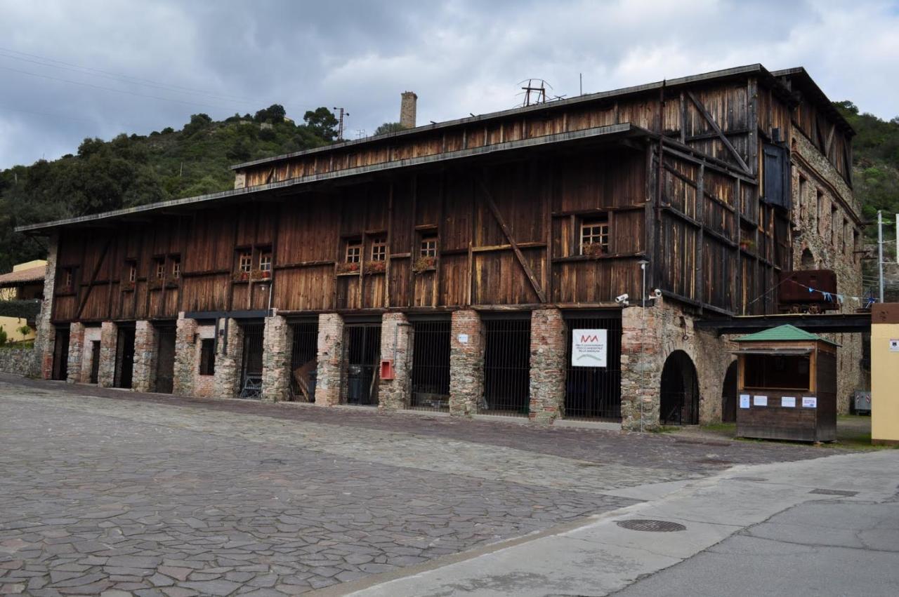 B&B Il Rifugio Del Lupo - E6721 Paringianu ภายนอก รูปภาพ